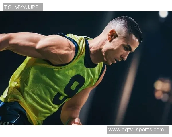 C罗社交媒体分享新造型清爽寸头引发粉丝热议 C罗社交媒体分享新造型清爽寸头引发粉丝热议